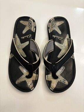 Clarks Black and Beige Starfish Print Flip Flop Sandals